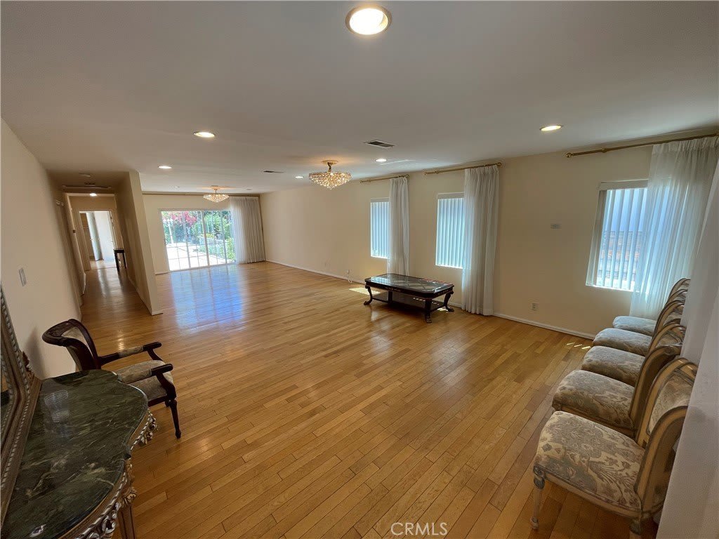 5118 Newcastle Avenue