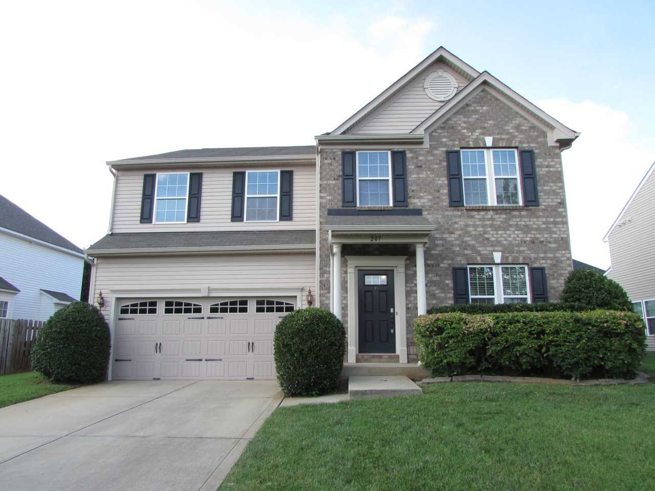 Bright-Sunny 4 Bedroom, 2.5 Bathroom Home - Mooresville Graded Schools - Fresh Paint - Fenced Yard - Community Pool