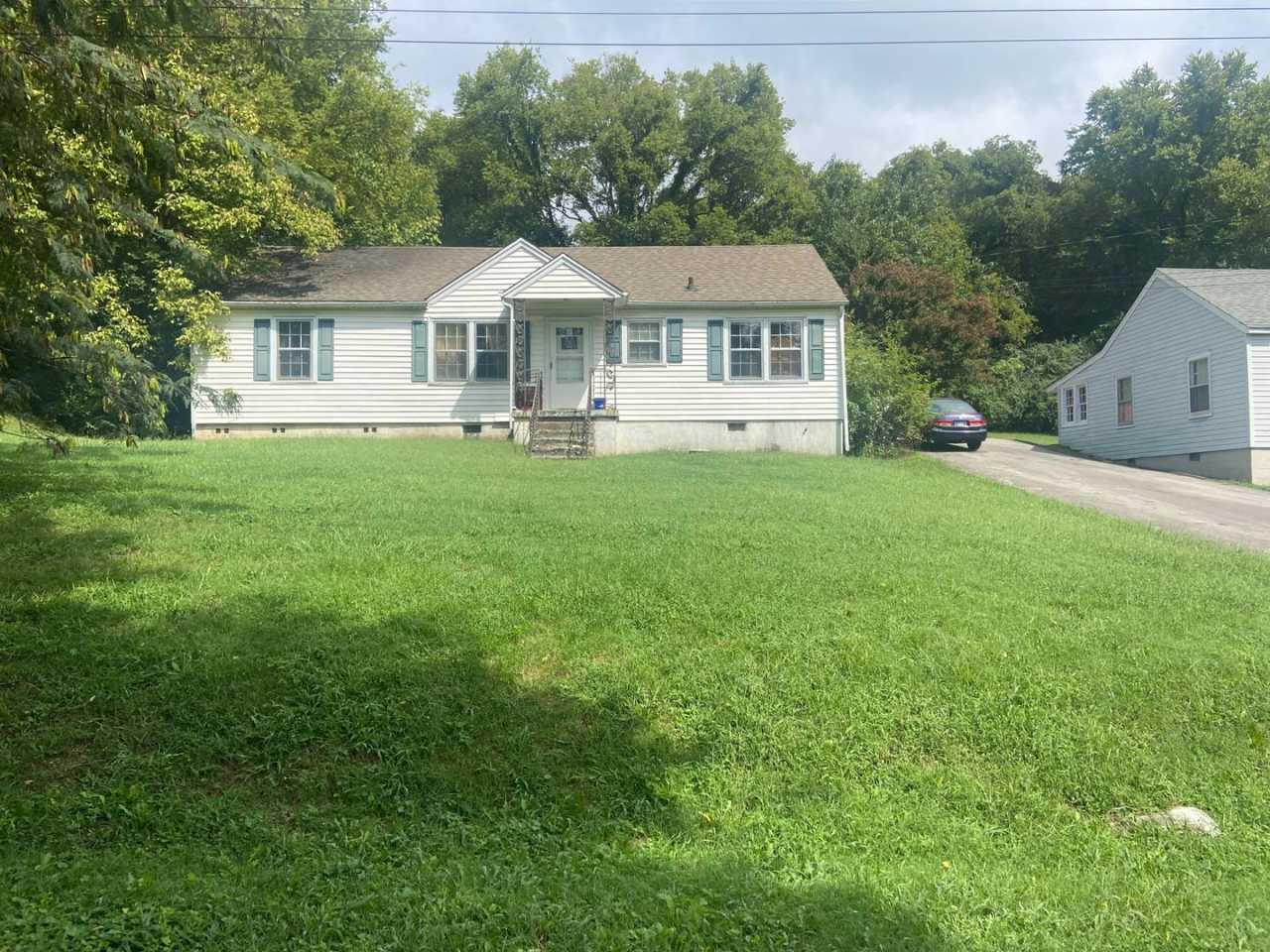 Beautiful 3 Bedroom Home w/yard!