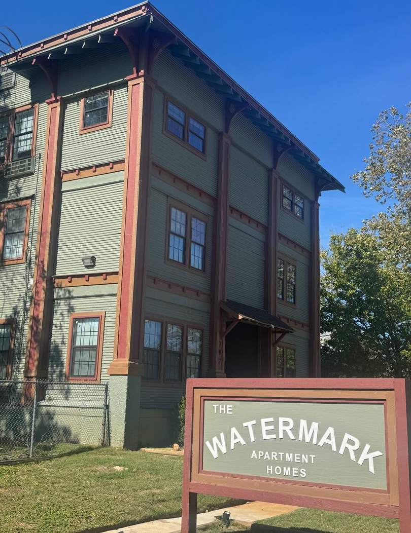 ***Move in special- $500.00 off deposit*** 1/1 with private entrance  deck - downstairs apartment located in the Watermark Apartment Building in Mineral Wells, TX.