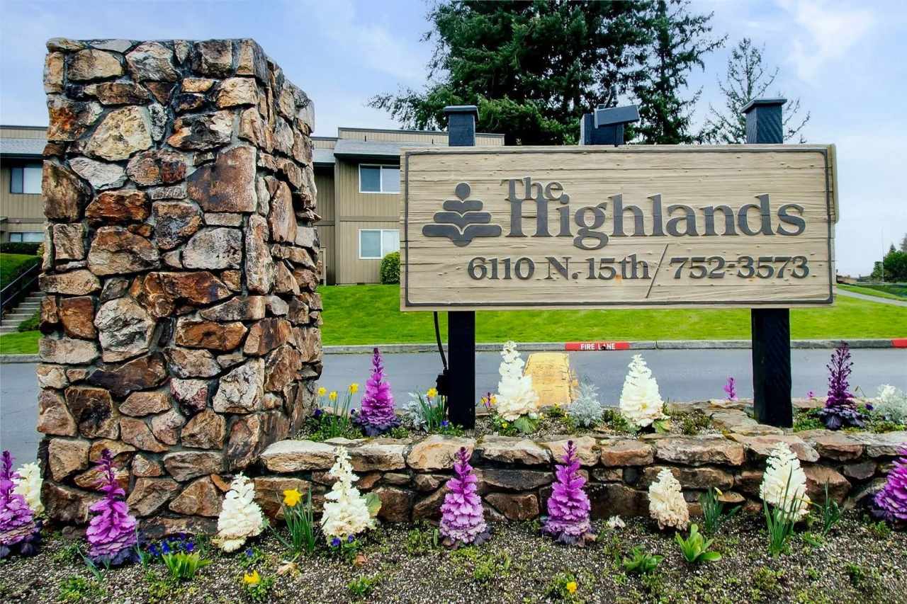 North Tacoma Condo Living | 2 Bed, 1.5 Bath End-Unit | Great Amenities!