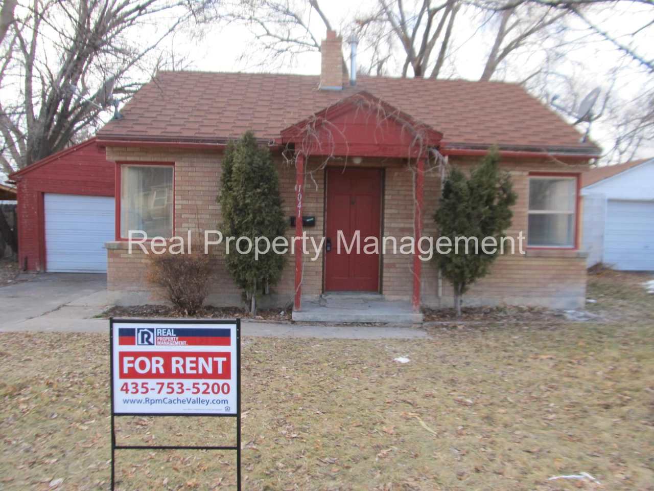 Adorable 2 br home that is PET FRIENDLY! Available in May.