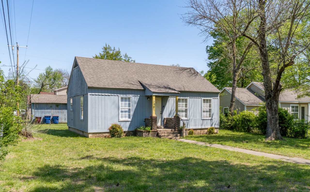 Cute two bedroom one bath (850 sf) home with Fenced Yard