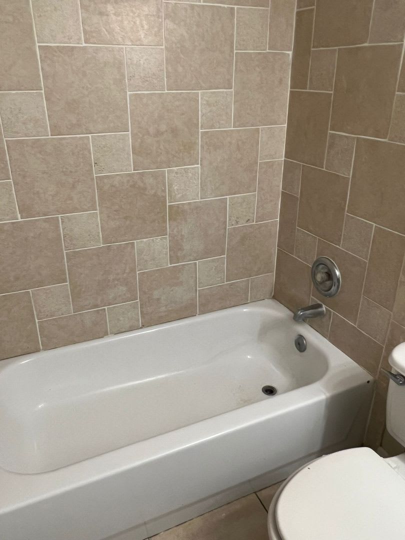 3 BEDS 2 Baths - LOCATION