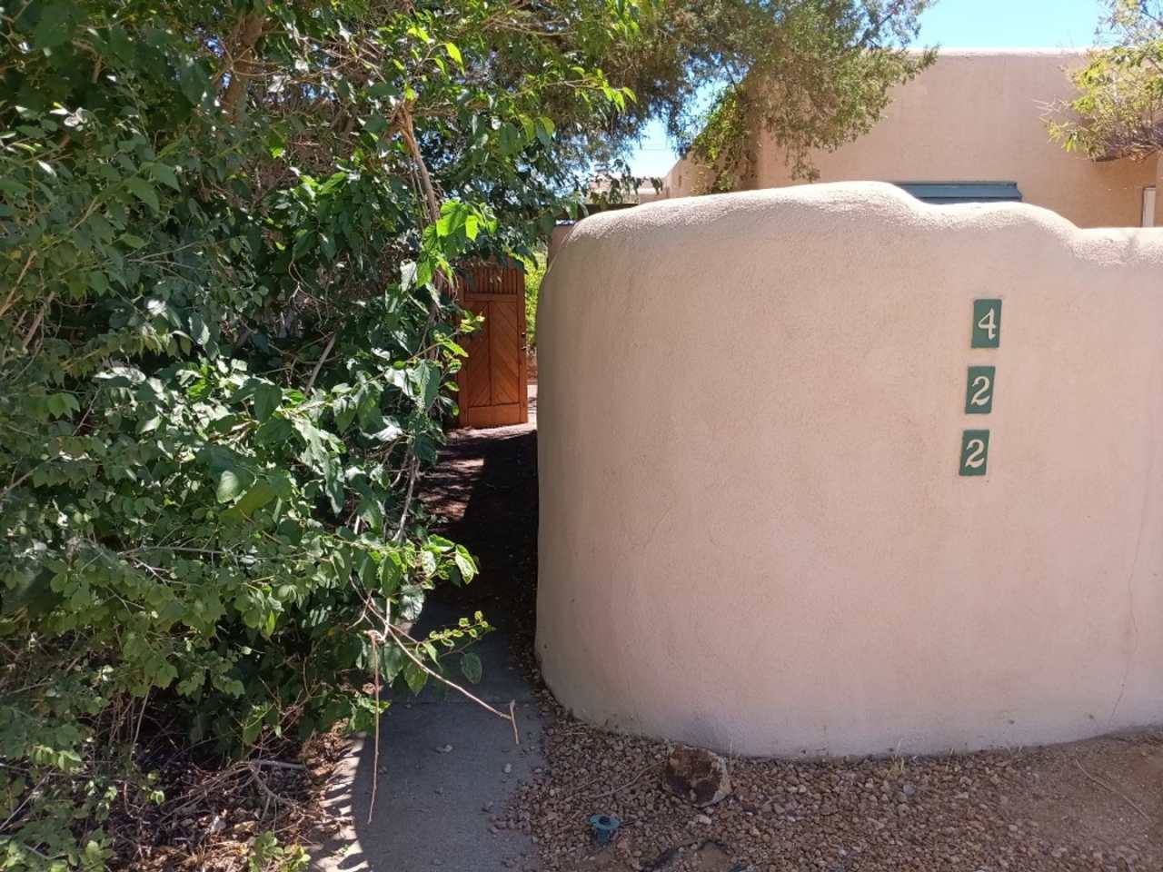 Charming 2-bedroom, 1-bathroom home! Showings available now! Move in special!!