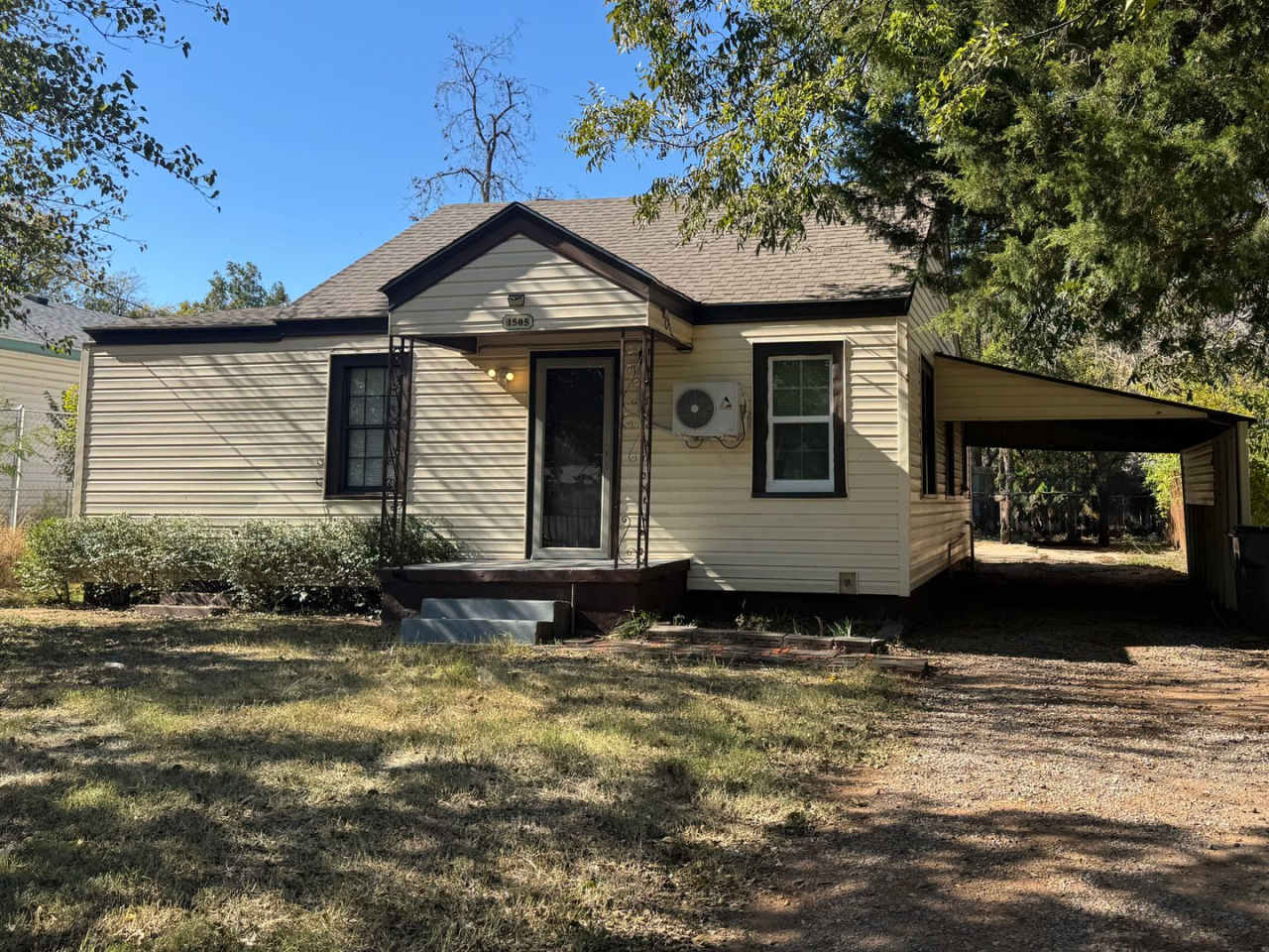 1505 SW 8th St- AVAILABLE NOW!