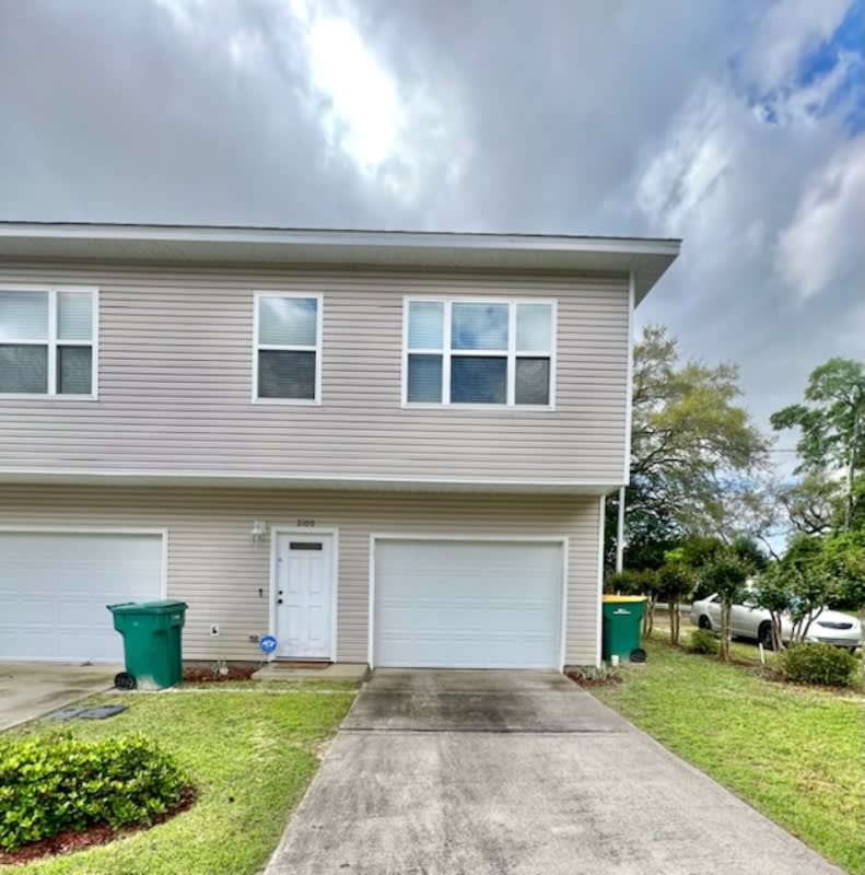 2100 Pomegranate Court