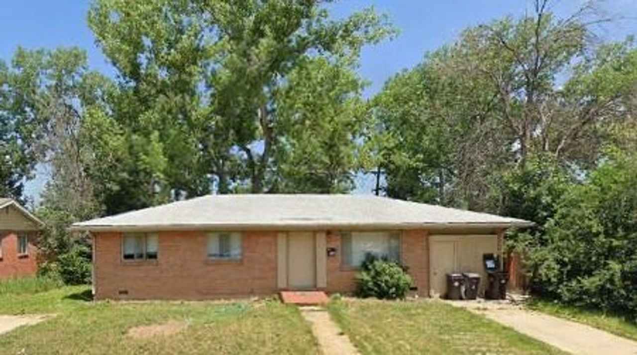Martin Acres Ranch home with New Kitchen and Flooring
