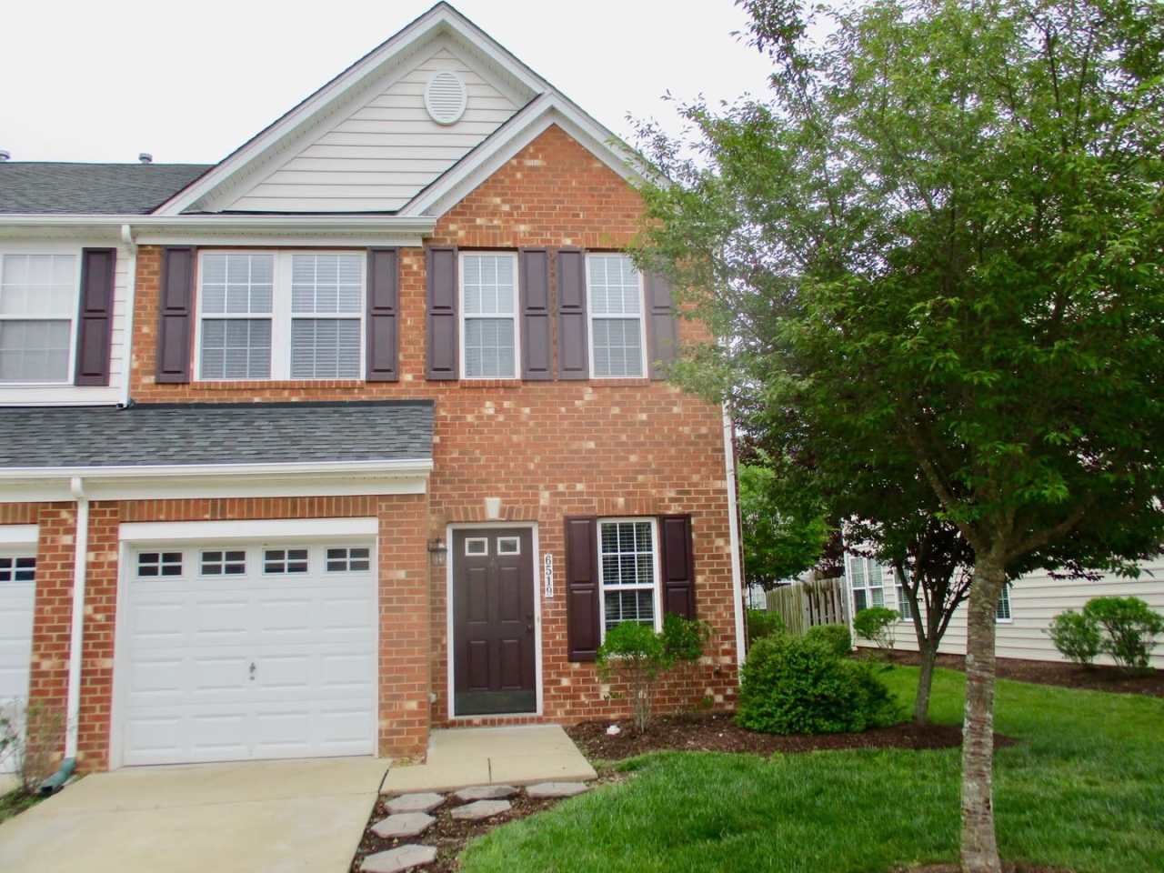 Three bedroom, 2 1/2 bath, 1776 sq. ft.townhouse with garage