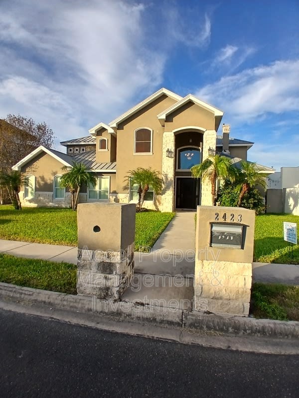 2423 W. Hampton Ave.