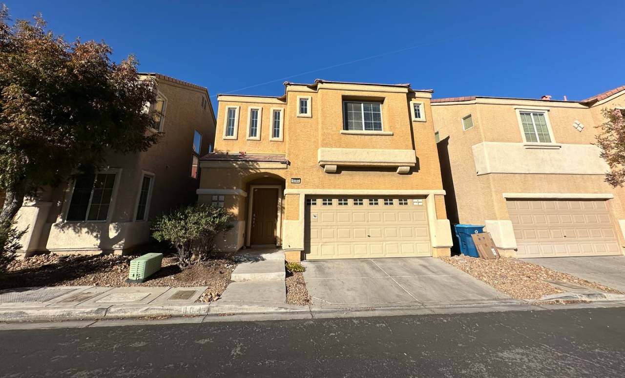 Charming 3 bed/2.5 bath single-family home in the heart of Blue Diamond! Tiled, downstairs entryway leads to combined kitchen and living room. Upstairs is bathed in natural sunlight, lots of accent windows and wood-rail staircase!