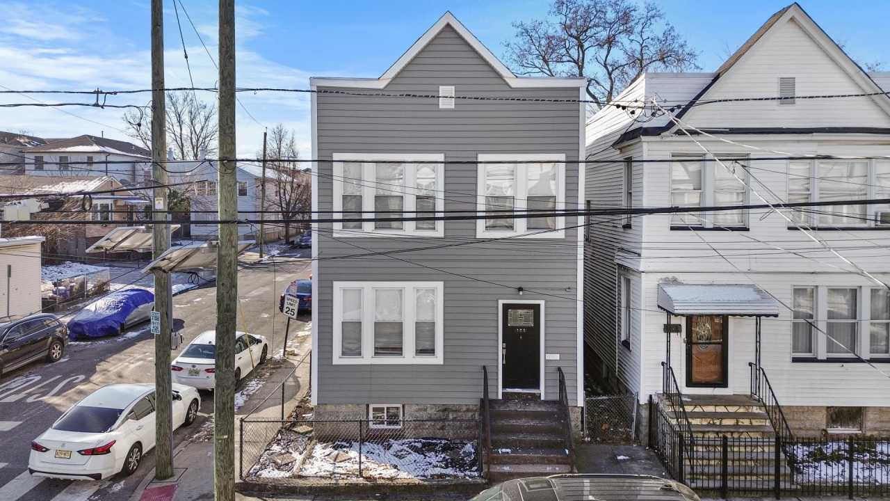 105 WOODLAWN AVE