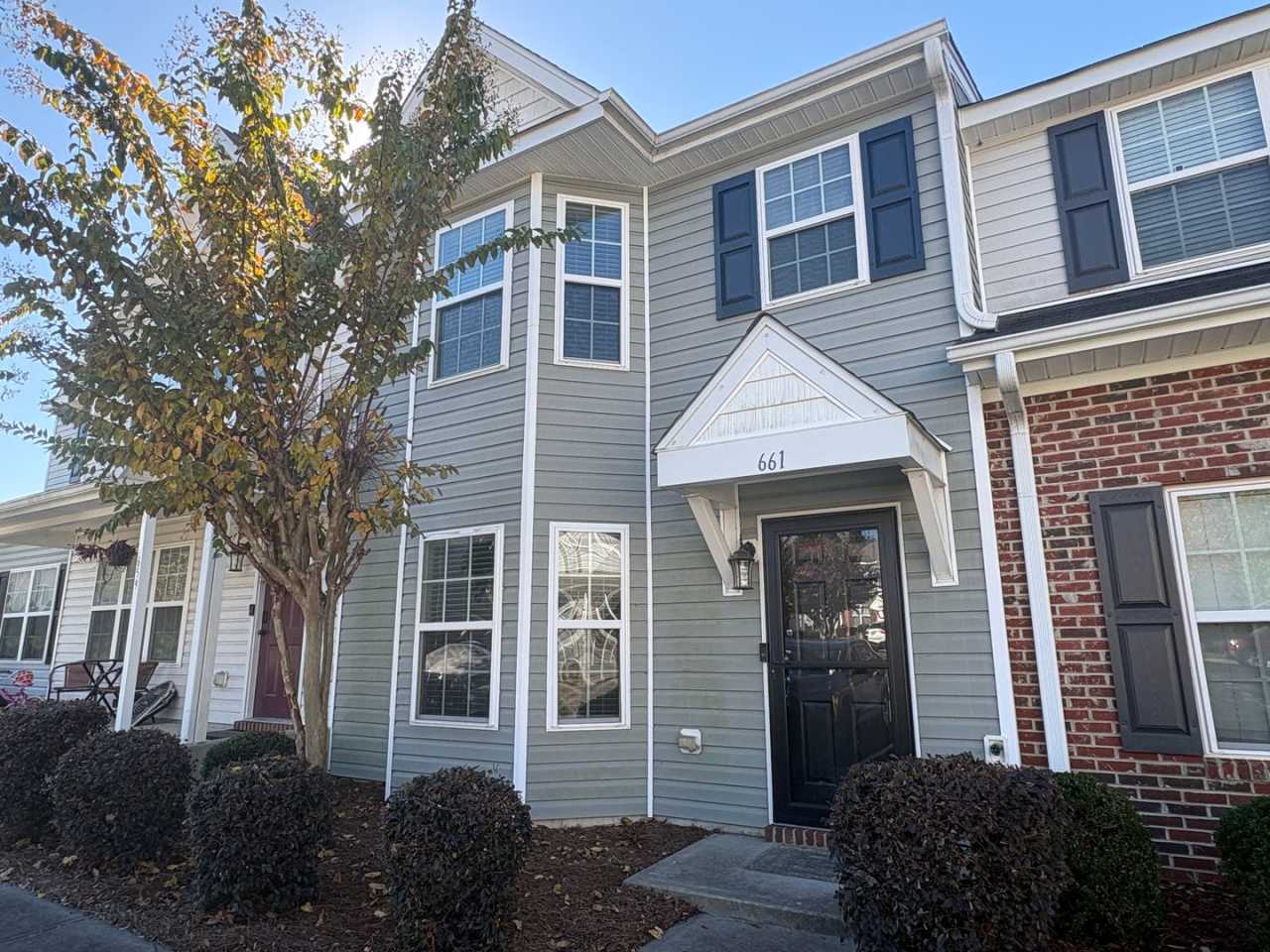 2 Bedroom, 2.5 Bathroom Townhouse in Greensboro!