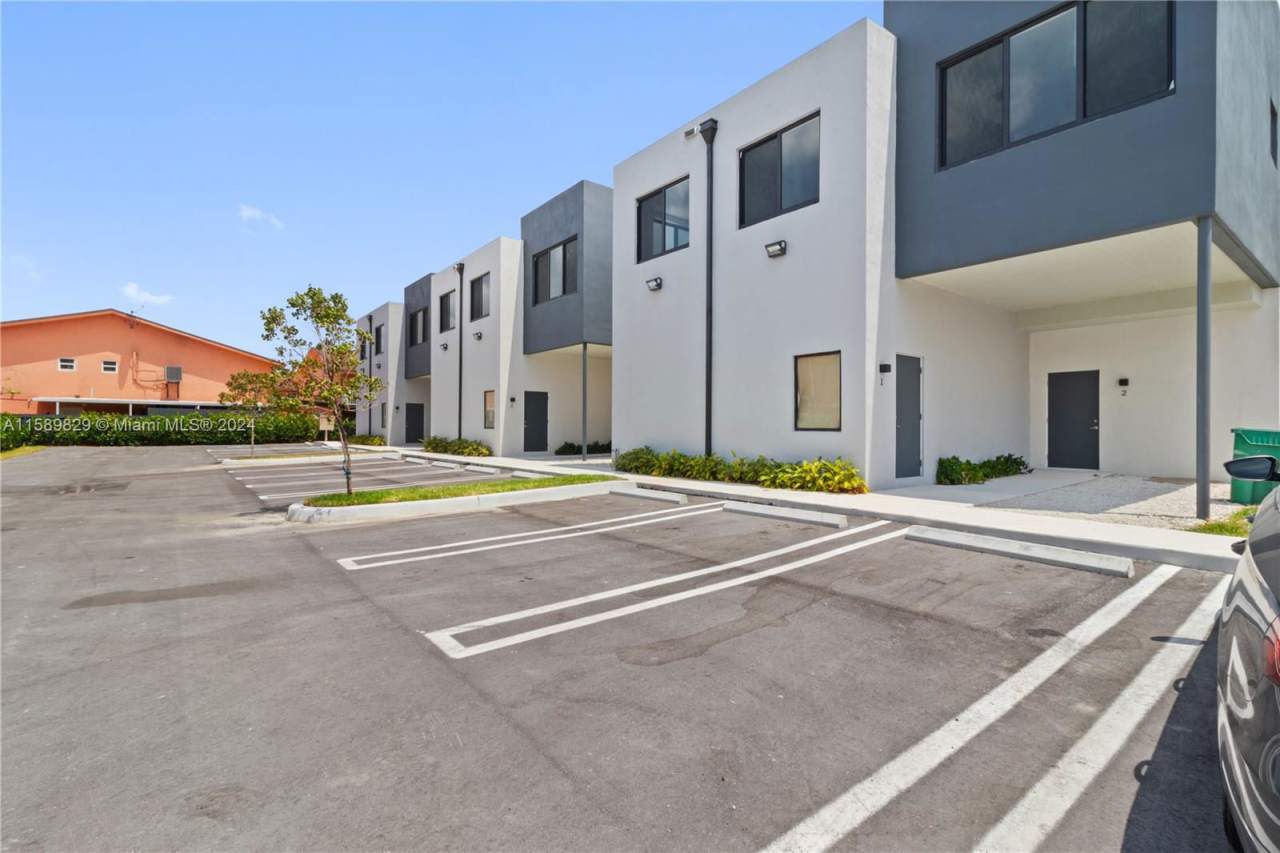 135 Southwest 114th Avenue