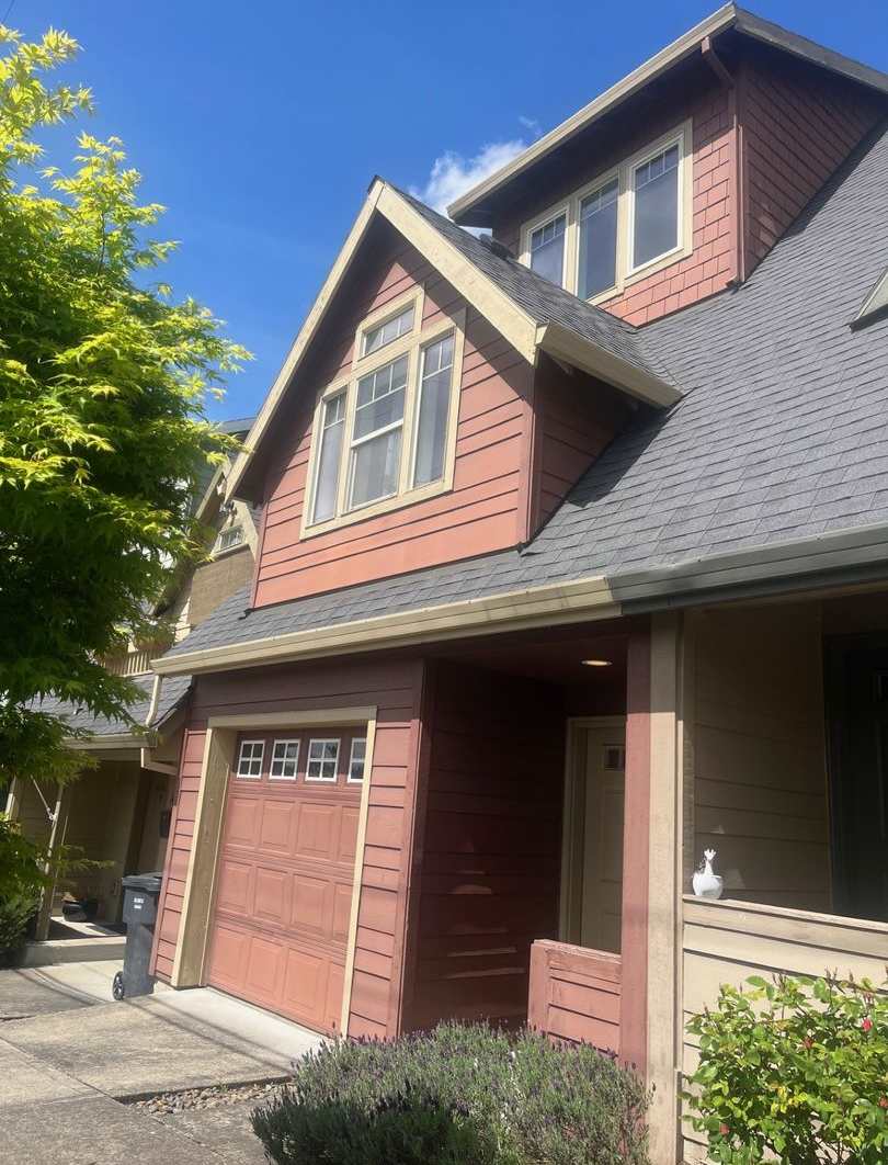 $2,695 - Three Bedrooms, Two  a Half Bathrooms Townhouse Ready For Lease!