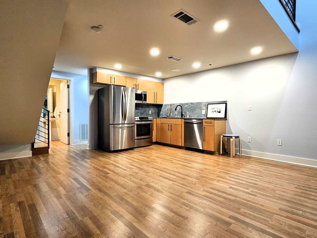Amazing downtown condo in the heart of Deep Deuce is a must see!! $300 OFF FIRST FULL MONTHS RENT!!