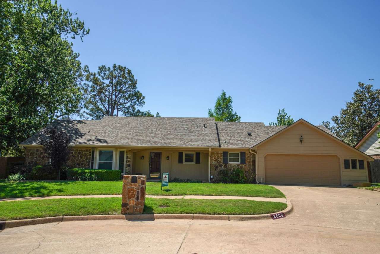 Immaculate major remodeled executive home in West Norman
