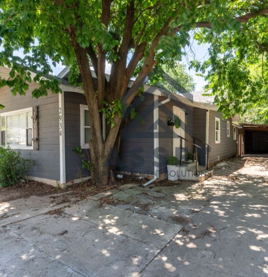 2-Bed Furnished or Unfurnished The Choice Is Yours!