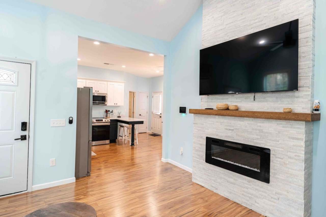 Gorgeous  Updated 3 Bed/2 Bath Home Near Pittsburgh, Atlanta!