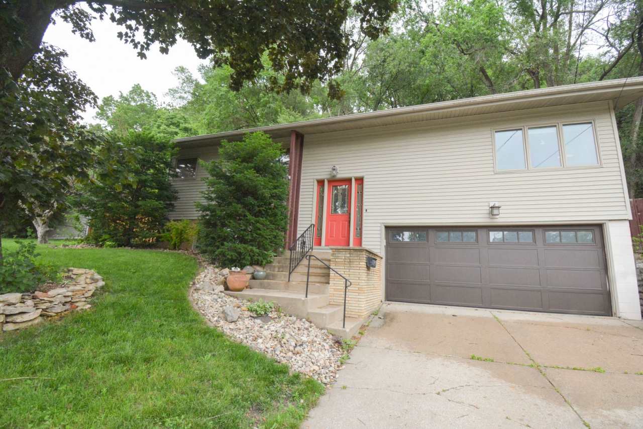 Fantastic 2 bed 2.5 bath Home In Cul-De-Sac For Rent!