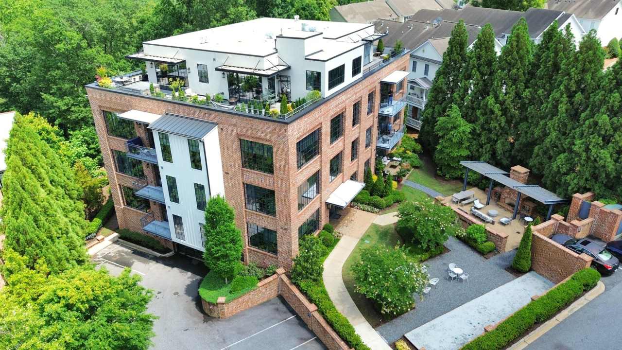 2 Bedroom 2.5 Bath Condo in Historic Roswell GA!