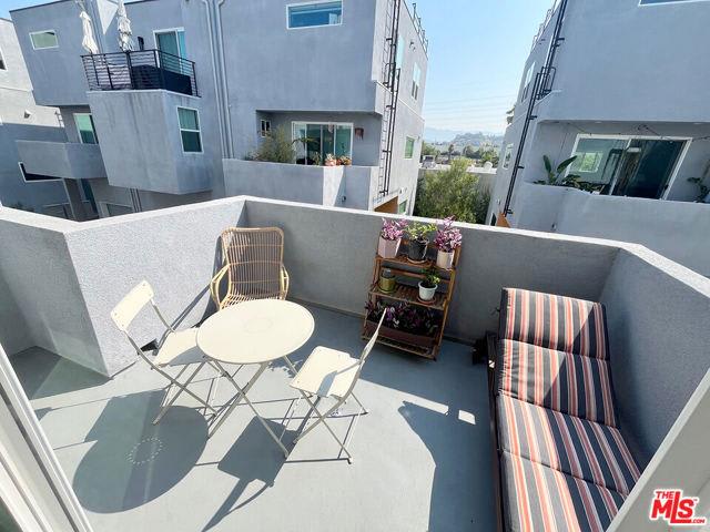 2927 1/2 Denby Avenue