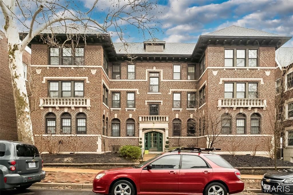 6330 S Rosebury Avenue