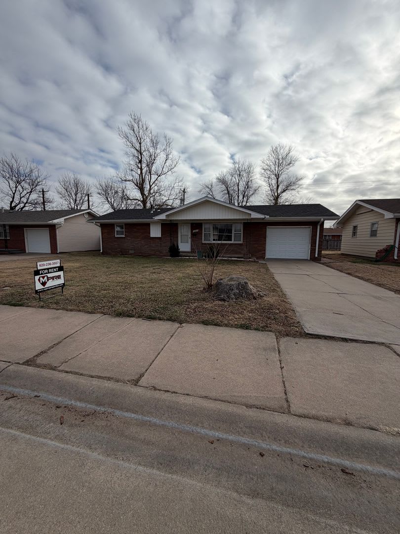 3 Bedroom, 1 Bathroom House with attached Garage