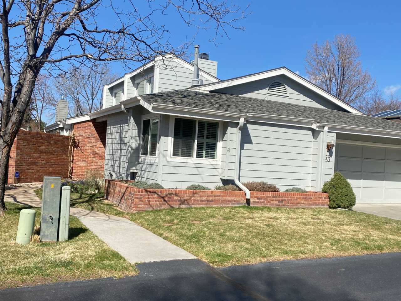 Fantastic 3 bedroom, 3 bath, 2 car garage patio home in Biscayne!