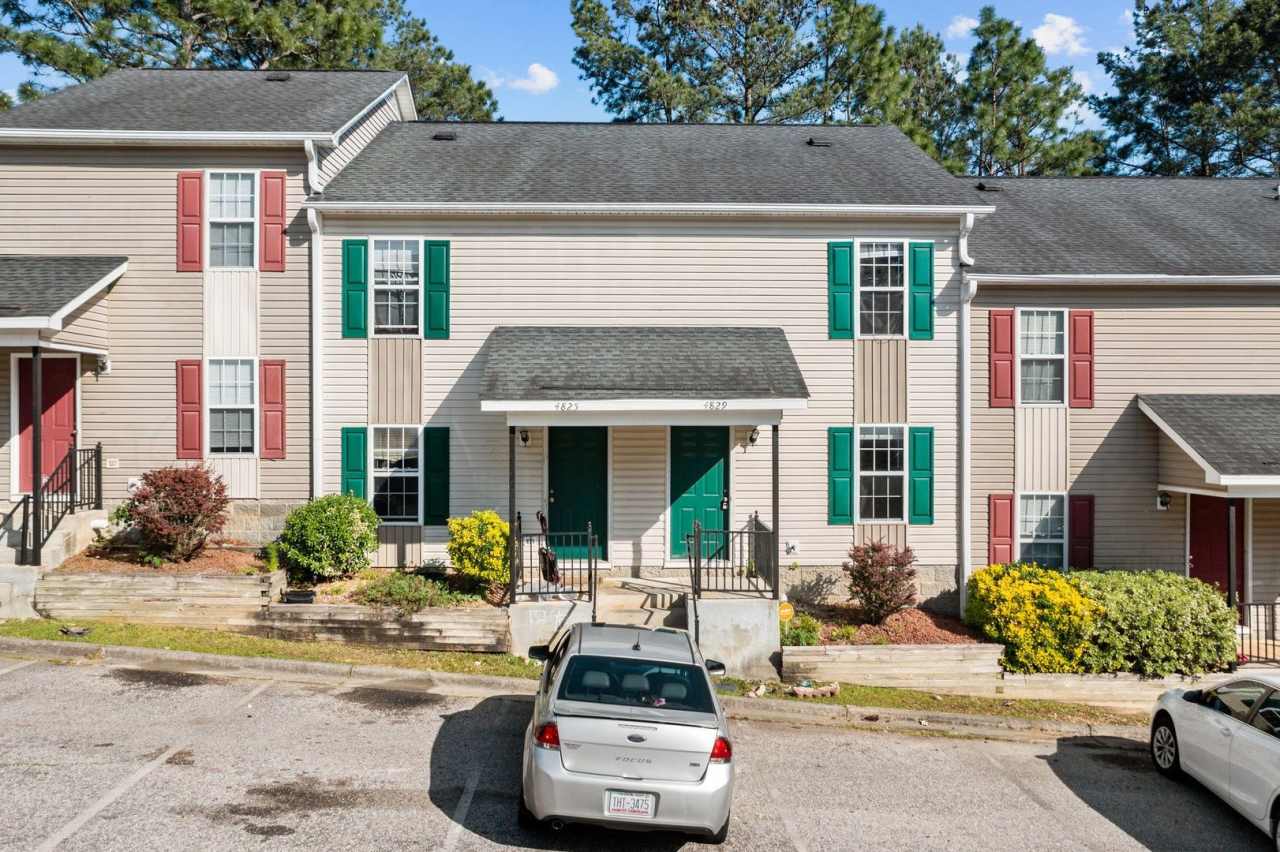 Townhome living close to downtown Fayetteville | $500.00 OFF the first months rent (spread out over 12 months)