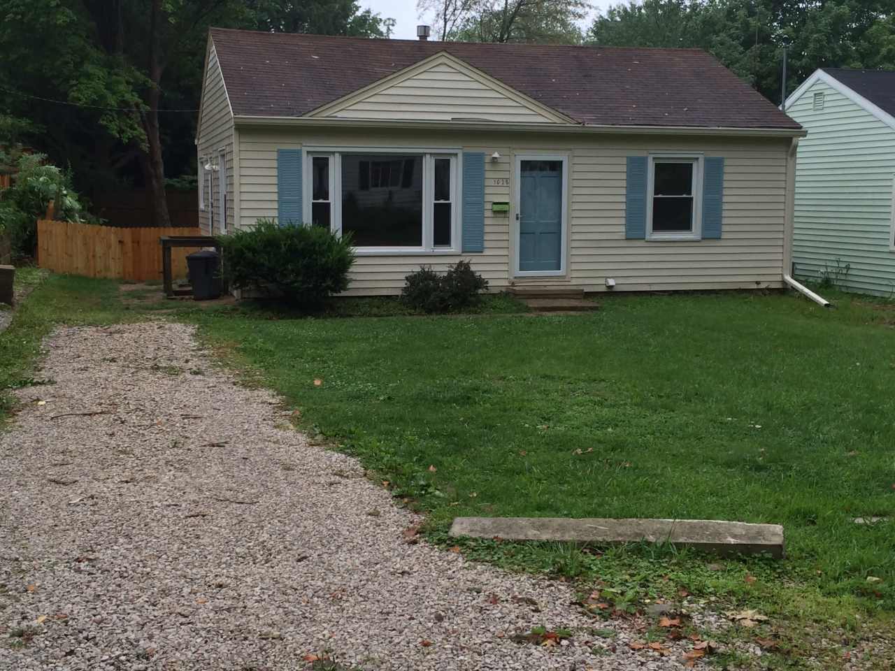 1028 East Maxwell Lane