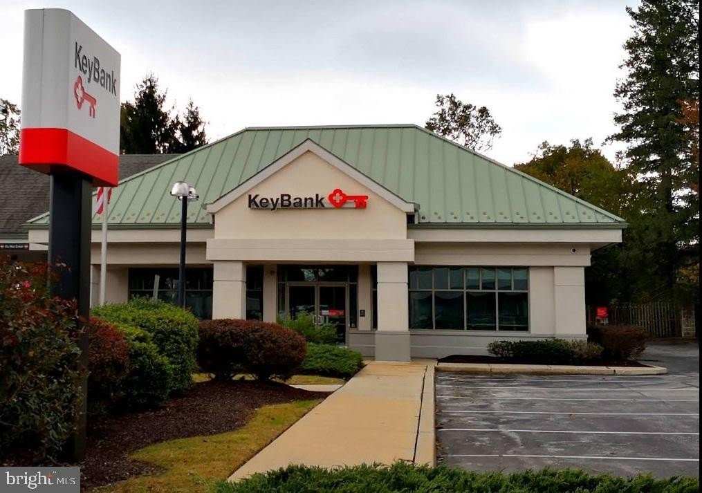 414 W LANCASTER Avenue