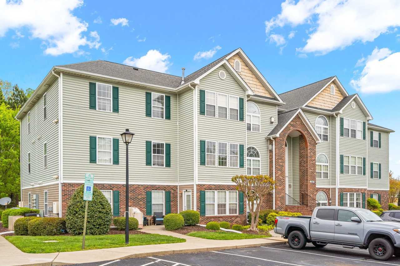 Cozy Condo in Burlington!