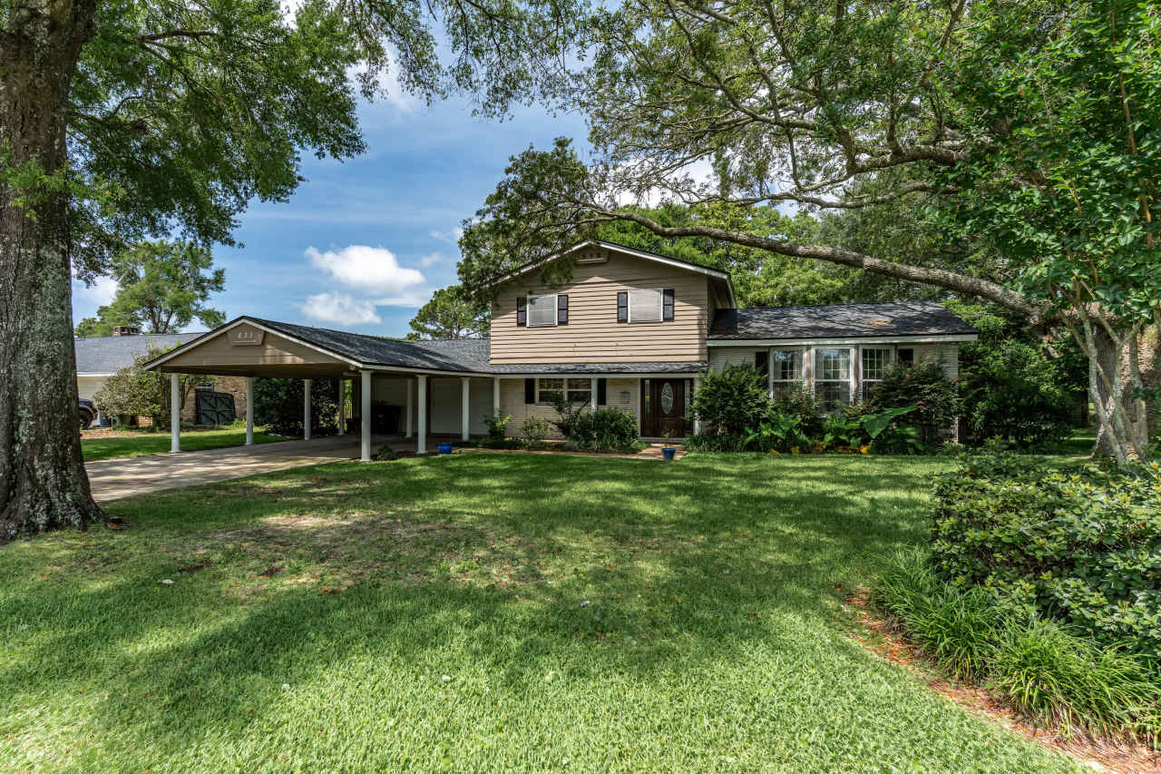 631 Country Club Ave