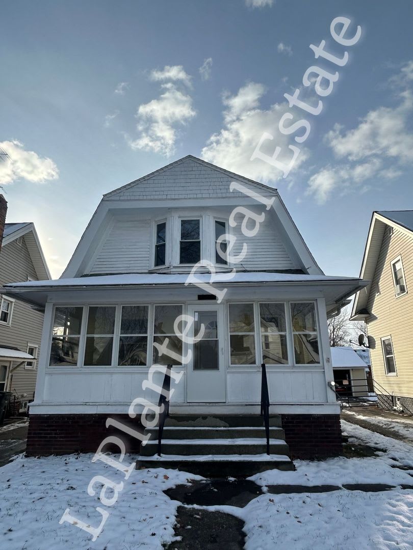 Comfy 3-Bedroom Home with Classic Charm in Toledo’s Old South End