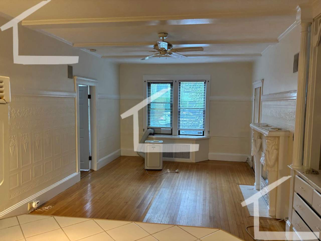 Large 2 bed in Brighton with parking included!