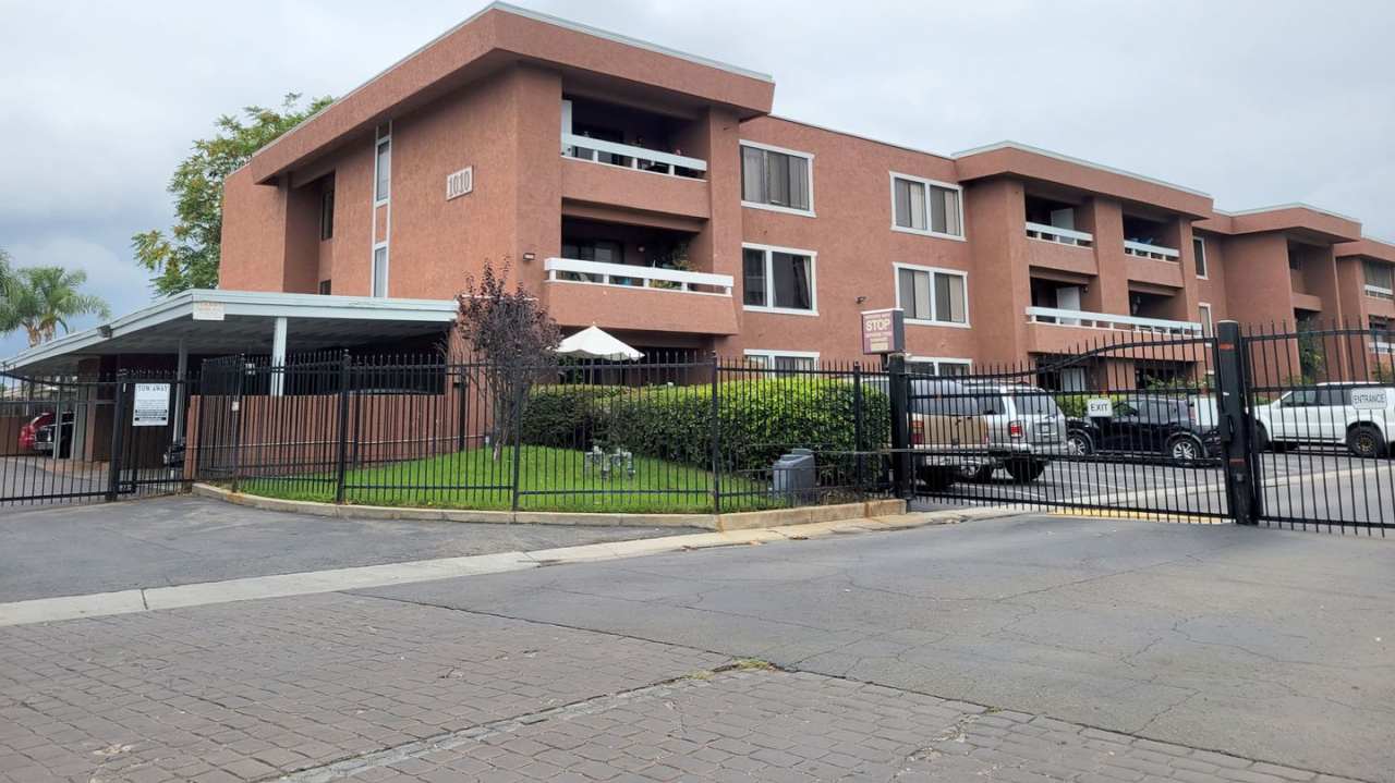 2 bed/ 1 bath with big Backyard in Escondido