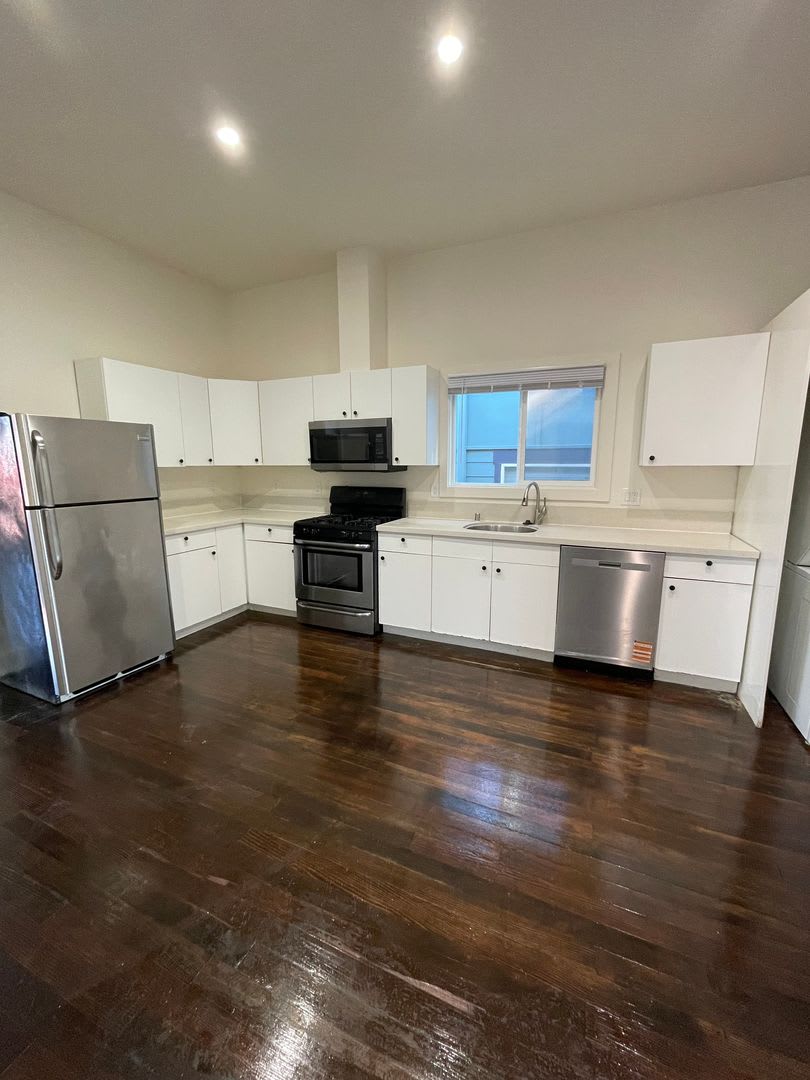 1/2 Off First Month's Rent, 6Bdrm, 3Bath