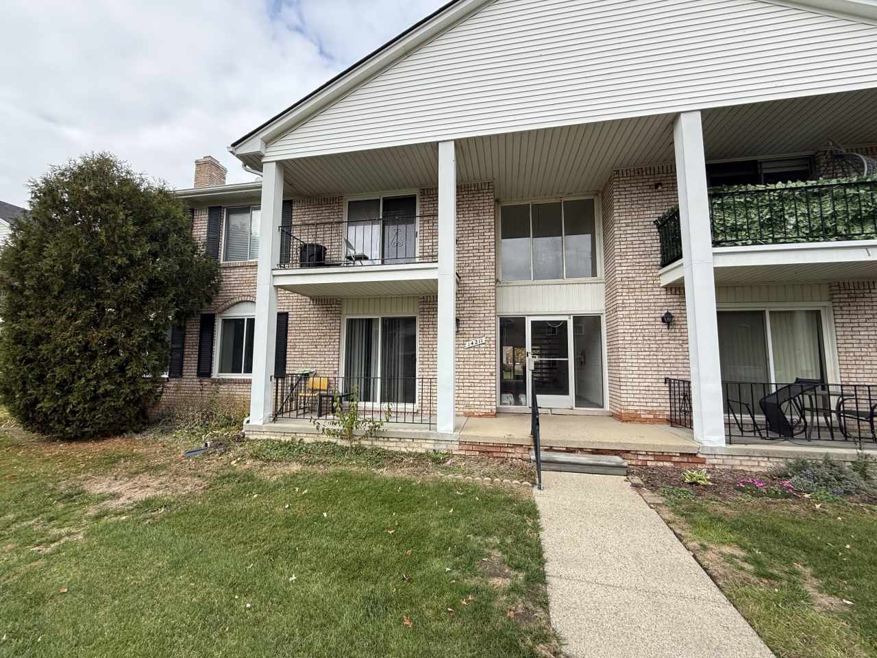 14211 Ivanhoe Drive - 1