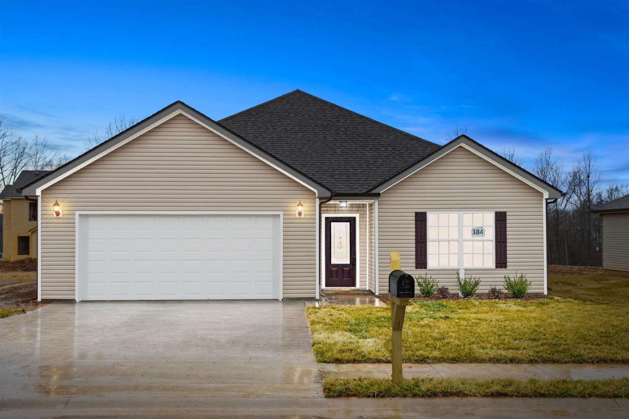 Fresh and Clean 3 bed 2 bath. Sweet layout!