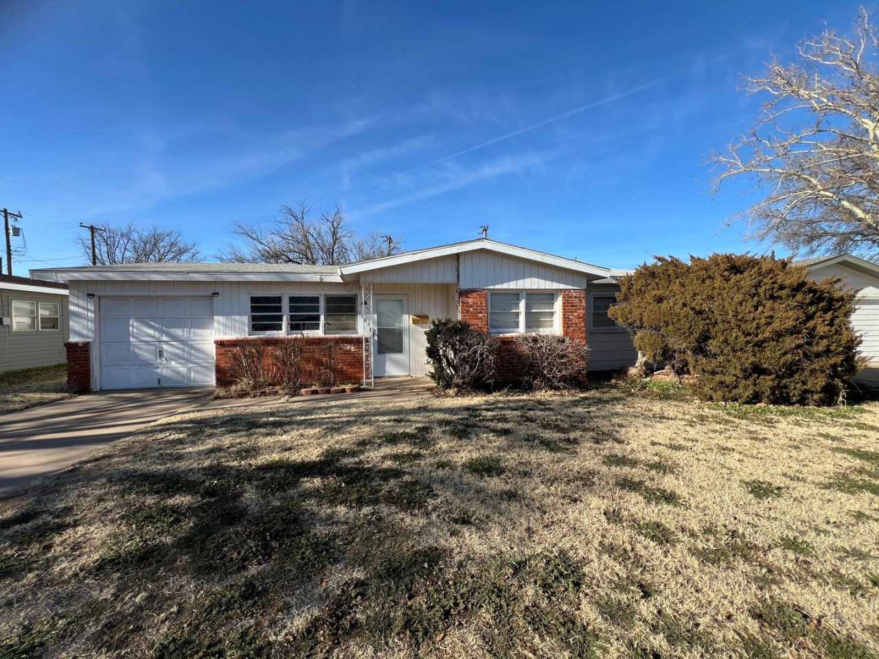 Welcome to this charming 3-bedroom, 1.5-bathroom home!