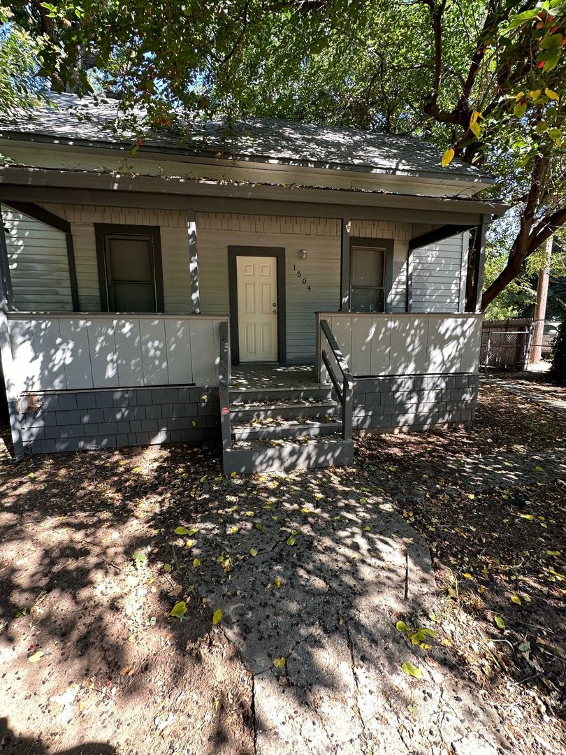 Reserve Now for Fall 2025 / 1504 W 5th St