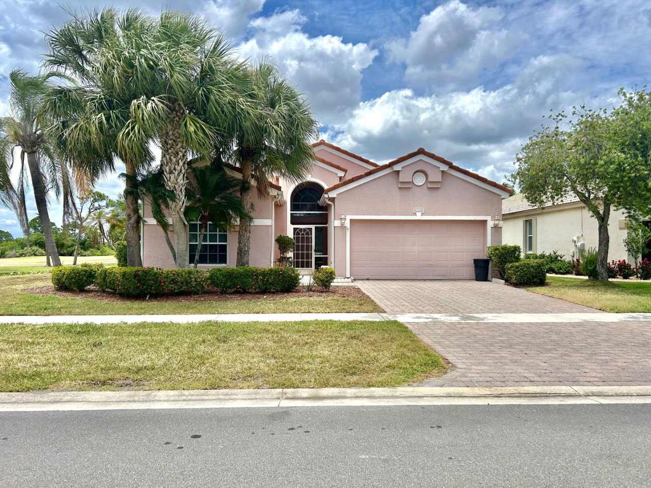 3/2/2 Pool Home on the Golf Course in Jensen Beach Country Club