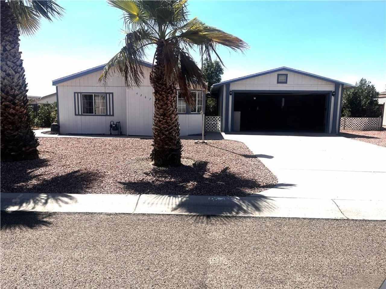 Clean 2 bedroom/2bth home in Sunrise Vistas