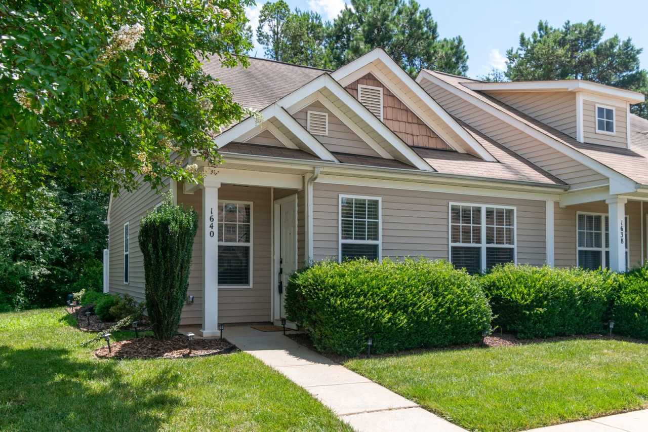 Charming End-Unit Townhome with Prime Location!