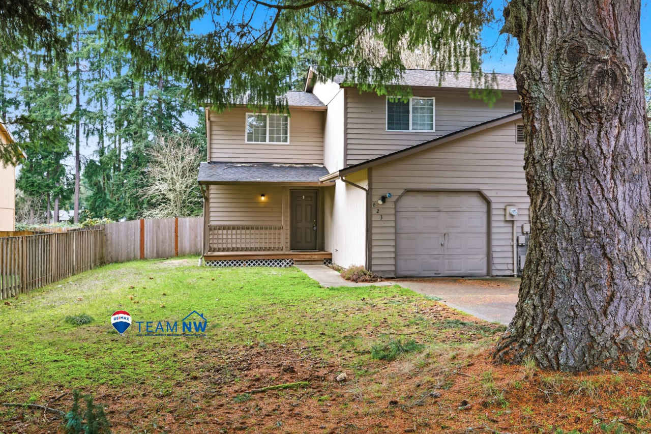 3 bedroom 1.5 bathroom 2 story duplex in Lacey - North Thurston School District.