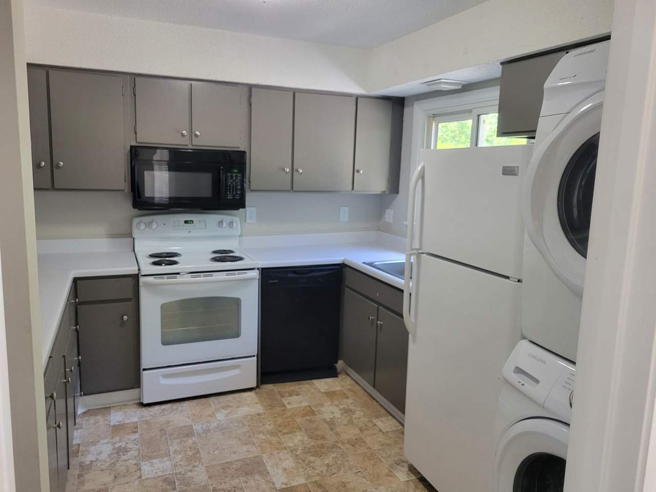 Charming Townhouse Minutes from North Hills