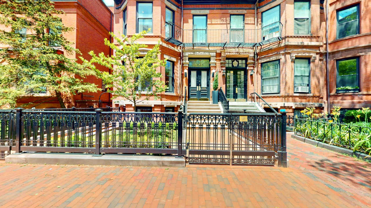 Nice 2 bed in Back Bay