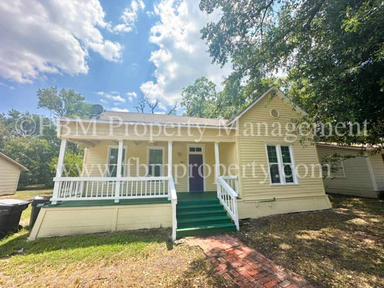 741 W Park Ave - Cozy 3 Bedroom, 2 Bathroom in Corsicana, TX!