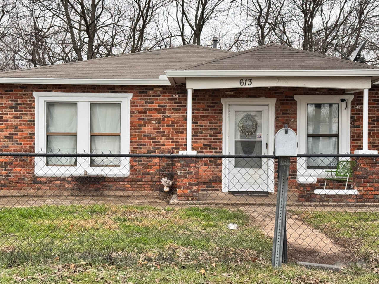 3 BEDROOM 1 BATHROOM BRICK HOME FOR RENT!